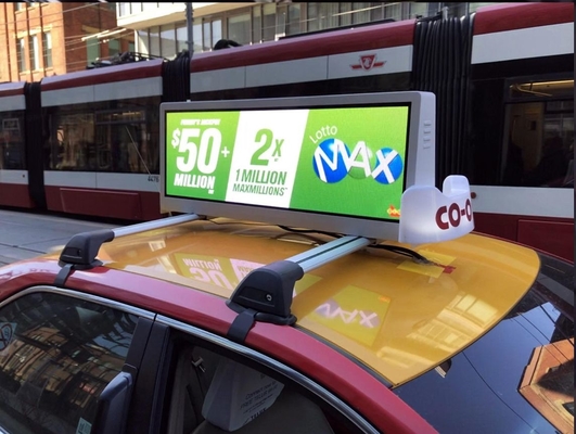 China Taxi-Spitzen-Werbung LED-Anzeigen-P4 P5 P6.67 im Freien bewegliche Steuerung der Signage-hohen Helligkeits-IP65 4G/USB fournisseur