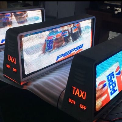 China Kundengebundene farbenreiche Spitzen-Werbeschilder im Freien 9500K - 11500K des Taxi-P5 fournisseur