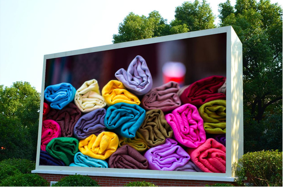 Maßgeschneiderte Formgröße Eisenplatte Outdoor P6 Led-Display für Werbung mit hoher Helligkeit