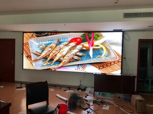 China Innen-LED zeigen Miet-Anzeige LED-P2 an, die hochauflösende leichte Aufnahme-Schreibtisch-Konferenz-Video-Wand inszeniert fournisseur
